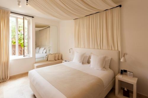 Imagen de la habitación del Hotel Le Vieux Castillon. Foto 6