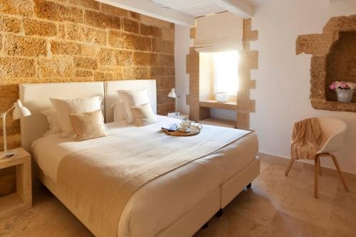 Imagen de la habitación del Hotel Le Vieux Castillon. Foto 10