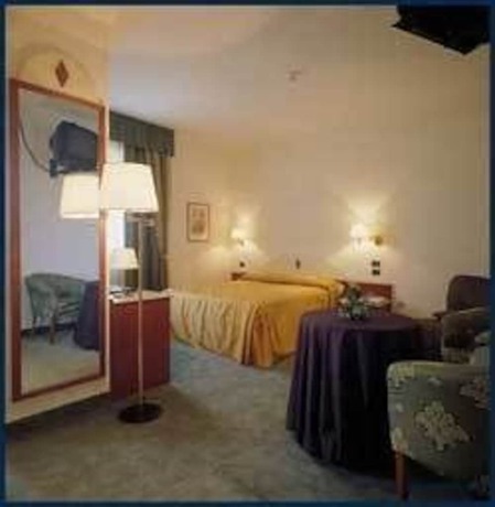 Imagen de la habitación del Hotel Le Ville, San Colombano. Foto 7