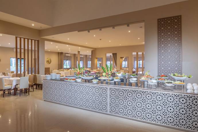 Imagen del bar/restaurante del Hotel Le Vizir Center Parc and Resort. Foto 3