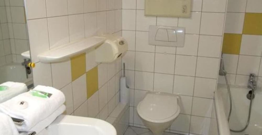 Imagen de la habitación del Hotel Le Voltaire. Foto 18