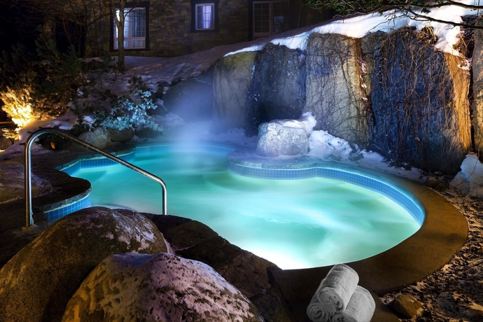 Imagen de la piscina del Hotel Le Westin Tremblant. Foto 16