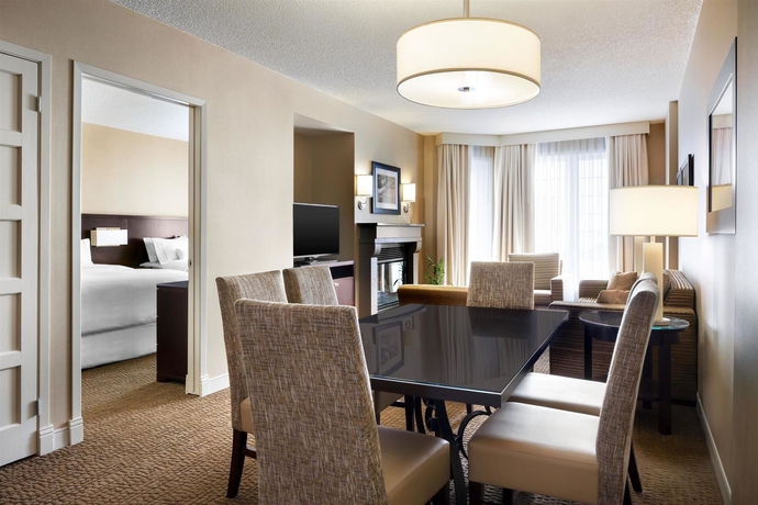 Imagen de la habitación del Hotel Le Westin Tremblant. Foto 6