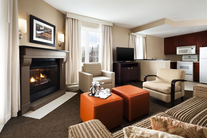 Imagen de la habitación del Hotel Le Westin Tremblant. Foto 9