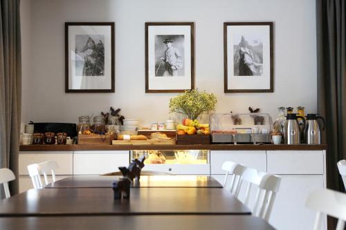 Imagen del bar/restaurante del Hotel Le Whymper. Foto 5