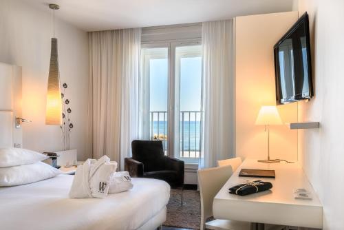 Imagen de la habitación del Hotel Le Windsor Grande Plage Biarritz. Foto 10