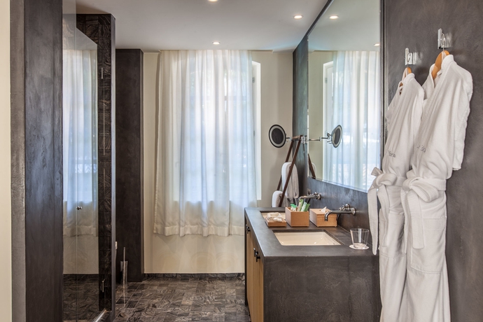 Imagen de la habitación del Hotel Le Yaca Saint-tropez. Foto 2