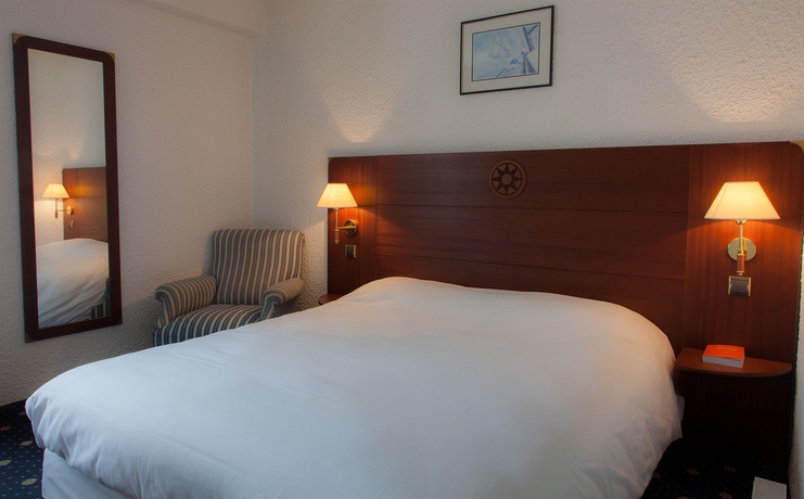 Imagen de la habitación del Hotel Le Yachtman, The Originals Collection. Foto 6