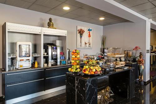 Imagen del bar/restaurante del Hotel Le Ya'tis. Foto 3