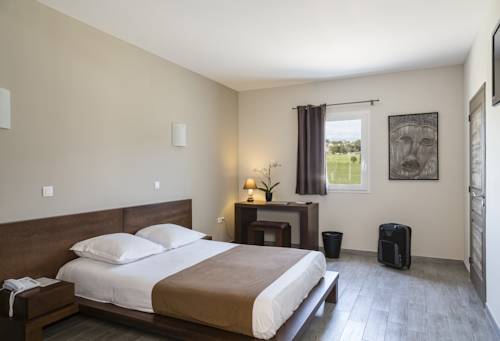 Imagen de la habitación del Hotel Le Ya'tis. Foto 18