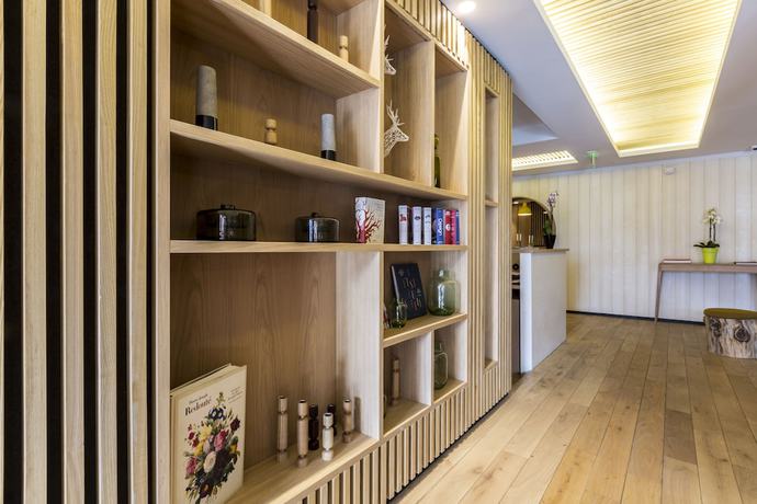 Imagen de los interiores del Hotel Le Yule Hotel and Spa. Foto 19