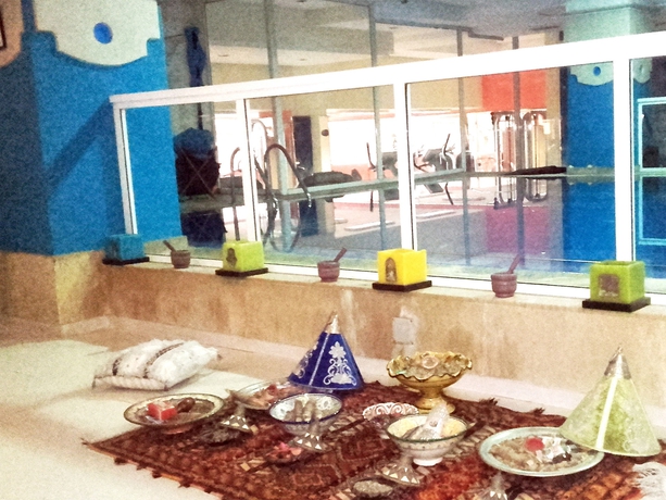 Imagen de la piscina del Hotel Le Zenith, Casablanca. Foto 13