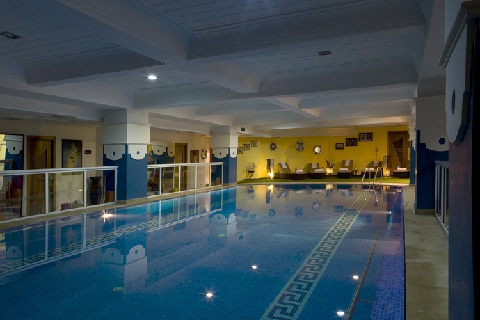 Imagen de la piscina del Hotel Le Zenith, Casablanca. Foto 14