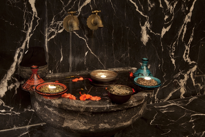 Imagen de la piscina del Hotel Le Zenith, Casablanca. Foto 16