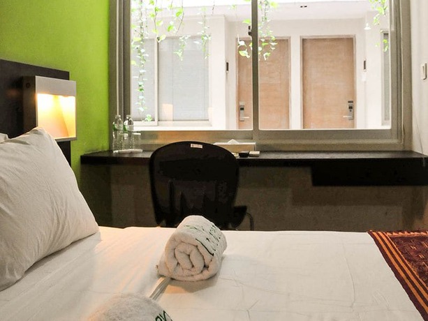 Imagen de la habitación del Hotel LeGreen Suite Pejompongan. Foto 6