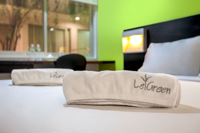 Imagen de la habitación del Hotel LeGreen Suite Pejompongan. Foto 8