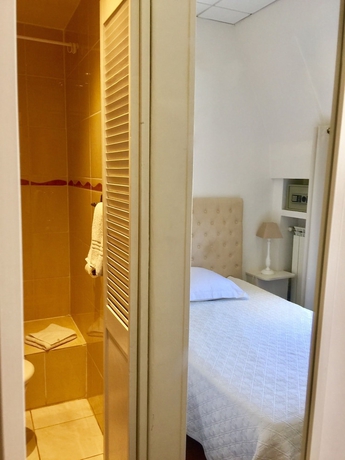 Imagen de la habitación del Hotel L&eacute;pante, Niza. Foto 13