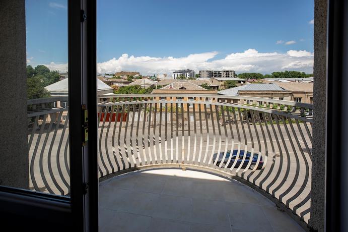 Imagen de los exteriores del Hotel Leader. Foto 14