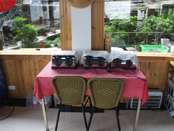 Imagen del bar/restaurante del Hotel Leader Guest House-longji Branch. Foto 3