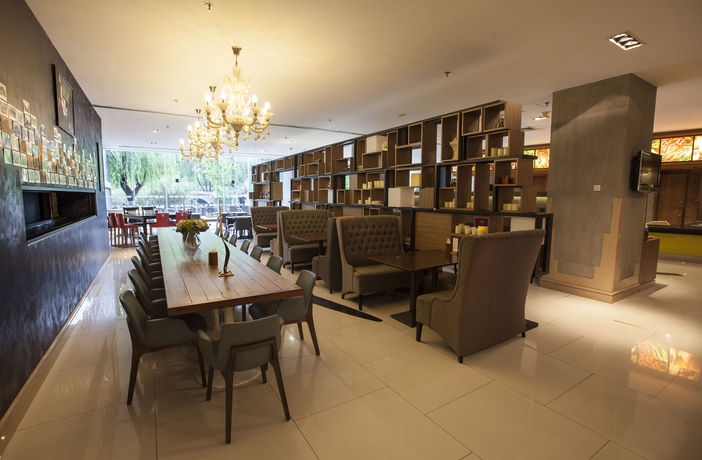 Imagen del bar/restaurante del Hotel LeafIN Hotel Beijing Minzuyuan l Bird's Nest. Foto 6