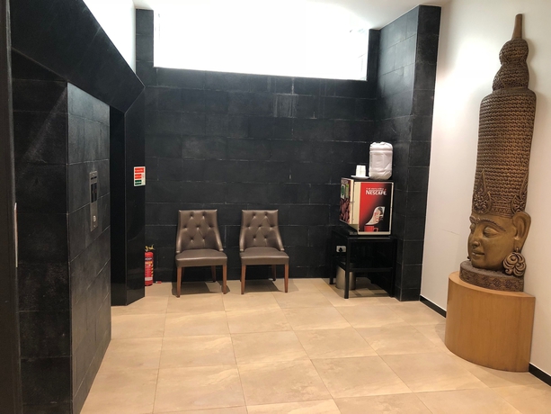 Imagen de los interiores del Hotel Leafio Mumbai. Foto 15