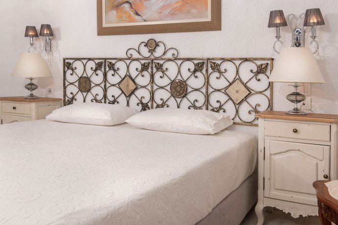 Imagen de la habitación del Hotel Leandros. Foto 6