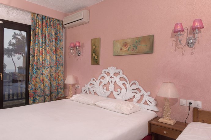 Imagen de la habitación del Hotel Leandros. Foto 7