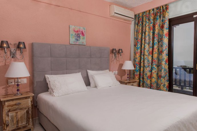 Imagen de la habitación del Hotel Leandros. Foto 8