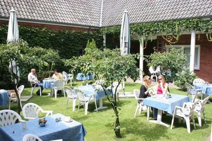 Imagen de los exteriores del Hotel Leano. Foto 12