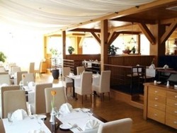 Imagen del bar/restaurante del Hotel Leba. Foto 9