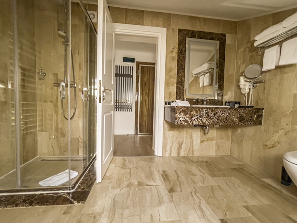 Imagen de la habitación del Hotel Lebada Luxury Resort and Spa. Foto 2