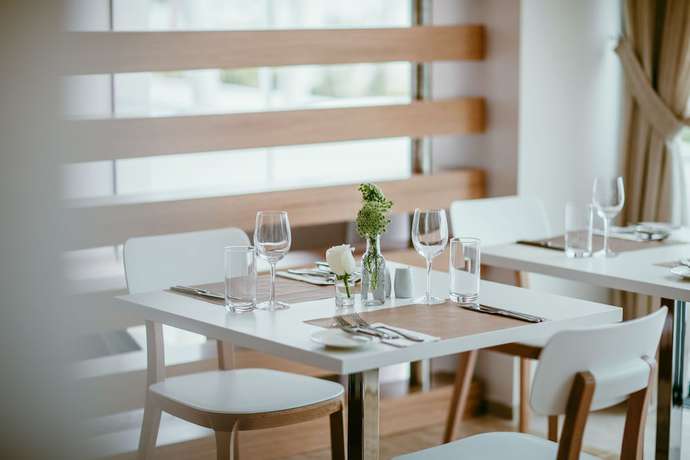 Imagen del bar/restaurante del Hotel Lebay Beach. Foto 2