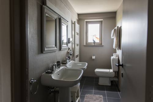 Imagen de la habitación del Hotel Lebeau. Foto 16