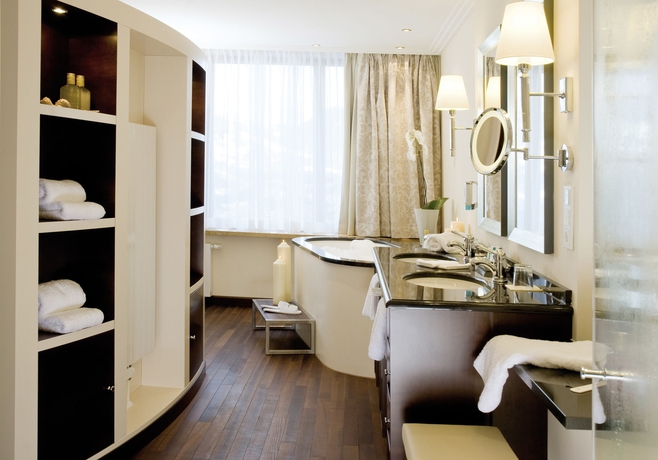 Imagen de la habitación del Hotel Lebenberg Schlosshotel-kitzbühel. Foto 9