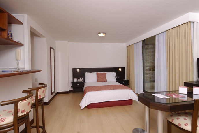 Imagen de la habitación del Hotel Lebl&oacute;n Suites. Foto 5