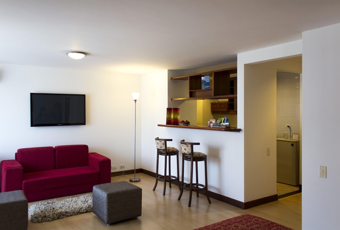 Imagen de los interiores del Hotel Lebl&oacute;n Suites. Foto 14