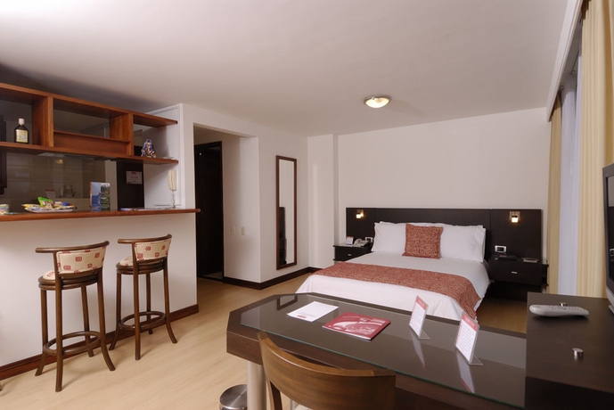 Imagen de la habitación del Hotel Lebl&oacute;n Suites. Foto 9