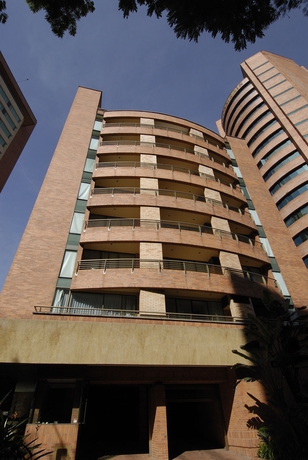 Imagen de los exteriores del Hotel Lebl&oacute;n Suites. Foto 13