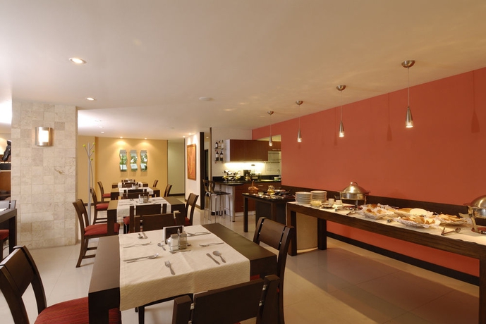 Imagen del bar/restaurante del Hotel Lebl&oacute;n Suites. Foto 2