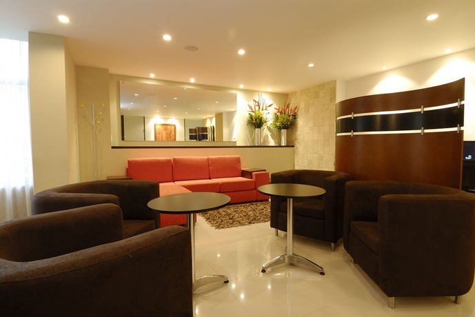 Imagen de los interiores del Hotel Lebl&oacute;n Suites. Foto 15