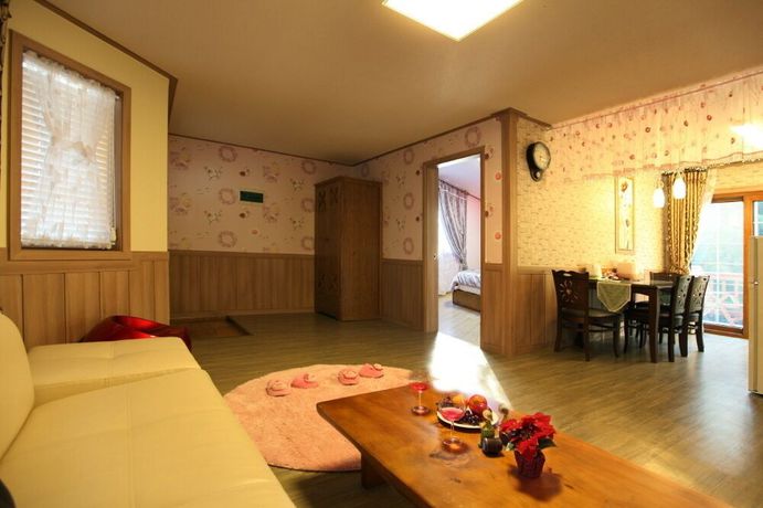 Imagen de la habitación del Hotel Lebois Pension. Foto 16