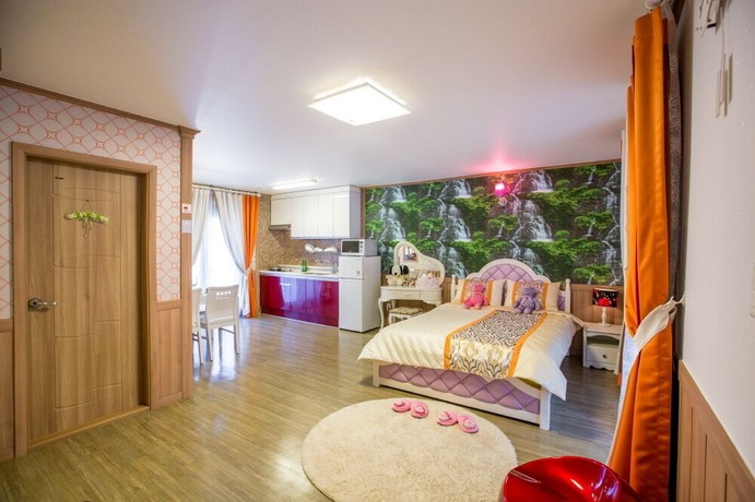 Imagen de la habitación del Hotel Lebois Pension. Foto 17