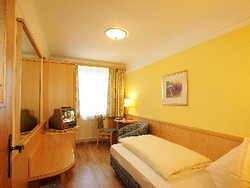 Imagen de la habitación del Hotel Lebzelter. Foto 3