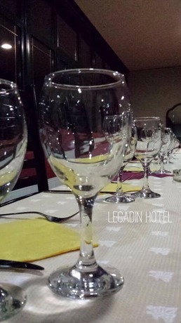 Imagen del bar/restaurante del Hotel Lecadin. Foto 3