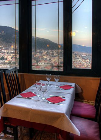 Imagen del bar/restaurante del Hotel Lecadin. Foto 4