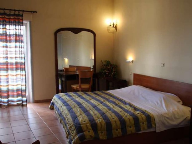 Imagen de la habitación del Hotel Lecadin. Foto 13