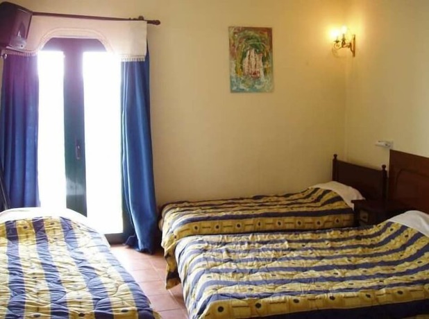 Imagen de la habitación del Hotel Lecadin. Foto 15