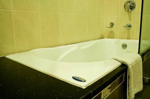 Imagen de la habitación del Hotel Lecasa Bangsaen. Foto 3