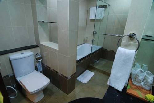 Imagen de la habitación del Hotel Lecasa Bangsaen. Foto 7