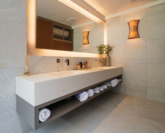 Imagen de la habitación del Hotel Leceb Sesoko Villa. Foto 34